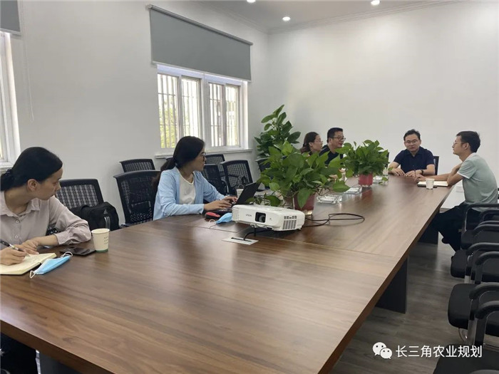 為了幫助園區的提檔升級,南京市農業農村局特委托中農富通編制《南京市農業園區發展研究報告》,以期從產業發展路徑、園區發展模式、保障措施等多維度為南京市農業園區未來三年的發展做統籌謀劃。 8月19日,中農(圖7) 微信圖片_20200825094746.jpg