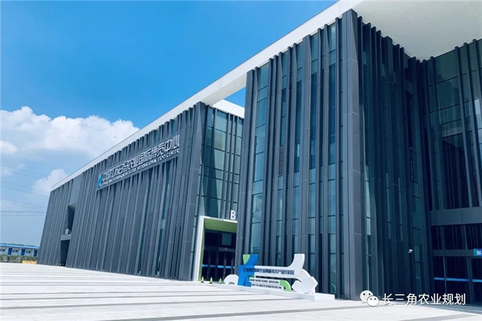 為了幫助園區的提檔升級,南京市農業農村局特委托中農富通編制《南京市農業園區發展研究報告》,以期從產業發展路徑、園區發展模式、保障措施等多維度為南京市農業園區未來三年的發展做統籌謀劃。 8月19日,中農(圖13) 為了幫助園區的提檔升級,南京市農業農村局特委托中農富通編制《南京市農業園區發展研究報告》,以期從產業發展路徑、園區發展模式、保障措施等多維度為南京市農業園區未來三年的發展做統籌謀劃。 8月19日,中農(圖13)