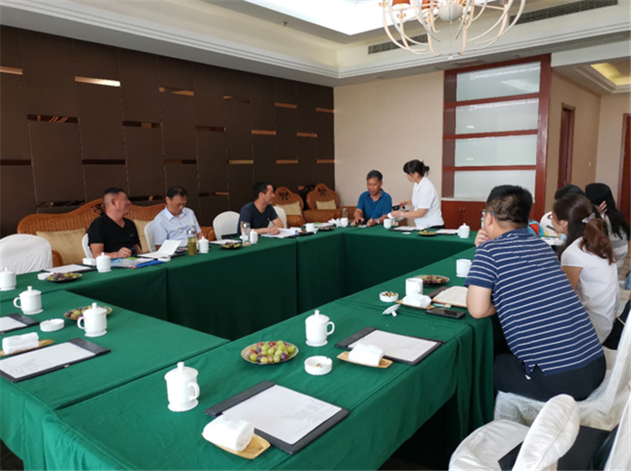 9月3日,中農(nóng)富通調(diào)研組兵分兩路對(duì)南京高淳區(qū)武家嘴現(xiàn)代農(nóng)業(yè)產(chǎn)業(yè)示范園區(qū)和棲霞區(qū)龍?zhí)冬F(xiàn)代農(nóng)業(yè)產(chǎn)業(yè)示范園區(qū)的調(diào)研工作。(圖1) 9月3日,中農(nóng)富通調(diào)研組兵分兩路對(duì)南京高淳區(qū)武家嘴現(xiàn)代農(nóng)業(yè)產(chǎn)業(yè)示范園區(qū)和棲霞區(qū)龍?zhí)冬F(xiàn)代農(nóng)業(yè)產(chǎn)業(yè)示范園區(qū)的調(diào)研工作。(圖1)