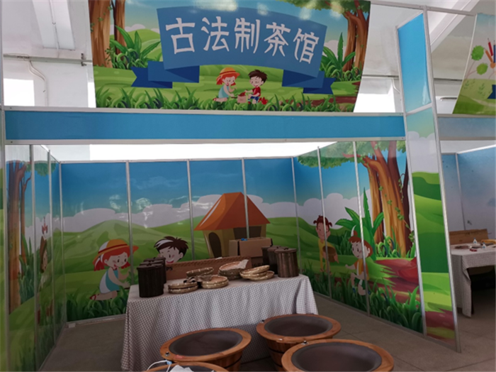 9月3日,中農(nóng)富通調(diào)研組兵分兩路對(duì)南京高淳區(qū)武家嘴現(xiàn)代農(nóng)業(yè)產(chǎn)業(yè)示范園區(qū)和棲霞區(qū)龍?zhí)冬F(xiàn)代農(nóng)業(yè)產(chǎn)業(yè)示范園區(qū)的調(diào)研工作。(圖8) 9月3日,中農(nóng)富通調(diào)研組兵分兩路對(duì)南京高淳區(qū)武家嘴現(xiàn)代農(nóng)業(yè)產(chǎn)業(yè)示范園區(qū)和棲霞區(qū)龍?zhí)冬F(xiàn)代農(nóng)業(yè)產(chǎn)業(yè)示范園區(qū)的調(diào)研工作。(圖8)