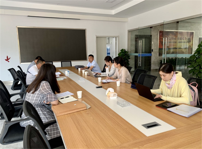 9月3日,中農(nóng)富通調(diào)研組兵分兩路對(duì)南京高淳區(qū)武家嘴現(xiàn)代農(nóng)業(yè)產(chǎn)業(yè)示范園區(qū)和棲霞區(qū)龍?zhí)冬F(xiàn)代農(nóng)業(yè)產(chǎn)業(yè)示范園區(qū)的調(diào)研工作。(圖19) 微信圖片_20200908160209.png