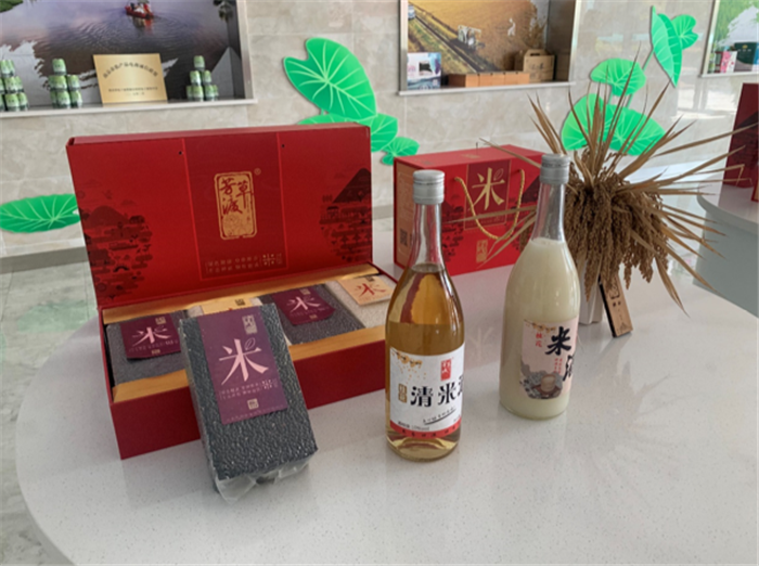 9月3日,中農(nóng)富通調(diào)研組兵分兩路對(duì)南京高淳區(qū)武家嘴現(xiàn)代農(nóng)業(yè)產(chǎn)業(yè)示范園區(qū)和棲霞區(qū)龍?zhí)冬F(xiàn)代農(nóng)業(yè)產(chǎn)業(yè)示范園區(qū)的調(diào)研工作。(圖22) 9月3日,中農(nóng)富通調(diào)研組兵分兩路對(duì)南京高淳區(qū)武家嘴現(xiàn)代農(nóng)業(yè)產(chǎn)業(yè)示范園區(qū)和棲霞區(qū)龍?zhí)冬F(xiàn)代農(nóng)業(yè)產(chǎn)業(yè)示范園區(qū)的調(diào)研工作。(圖22)